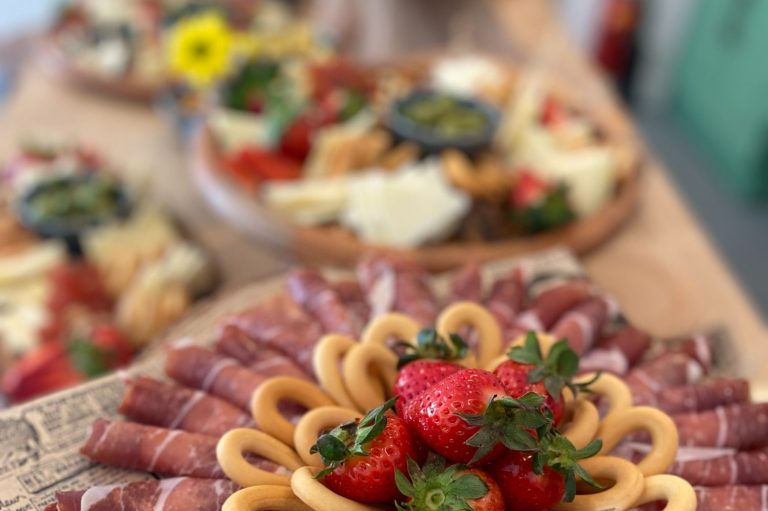 Tabla de quesos artesanales y jamón reserva en evento privado Aperitivo de bienvenida
